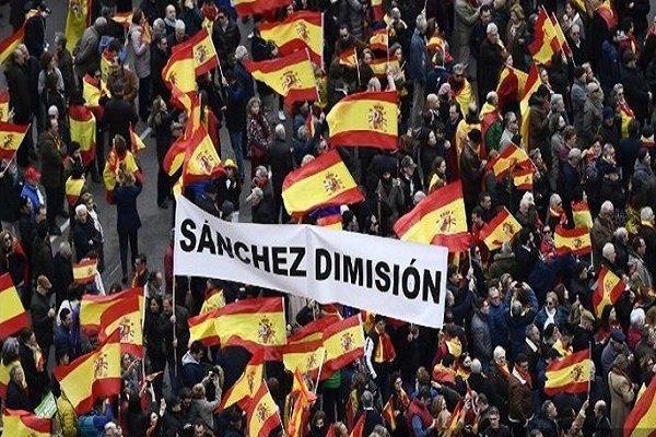 هزاران نفر در مادرید علیه دولت اسپانیا تظاهرات کردند هزاران نفر در مادرید علیه دولت اسپانیا تظاهرات کردند