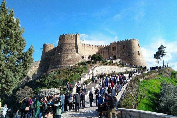 17 هزار گردشگر از قلعه تاریخی فلک الافلاک دیدن کردند 17 هزار گردشگر از قلعه تاریخی فلک الافلاک دیدن کردند