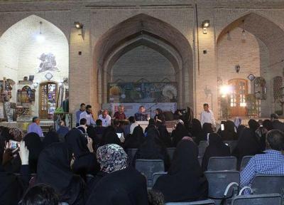 خبرنگاران بانوان میبد سهم زیادی در توسعه هنر زیلوبافی دارند