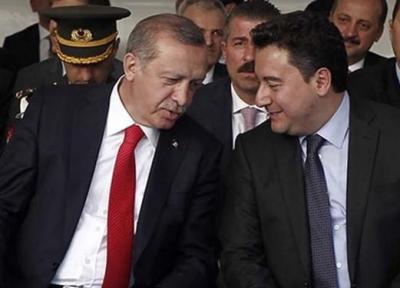 علی باباجان به دلیل اختلاف با اردوغان، از حزب حاکم کناره گیری کرد