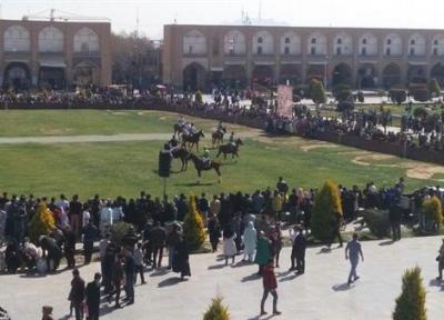اجرای ورزش تاریخی و حماسی چوگان در مجموعه جهانی میدان امام (ره) اصفهان به عنوان بخشی از نوروزگاه اصفهان