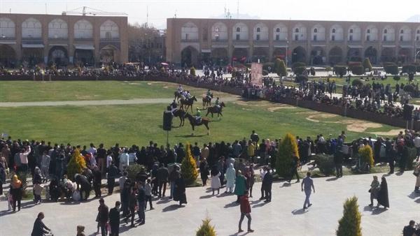 اجرای ورزش تاریخی و حماسی چوگان در مجموعه جهانی میدان امام (ره) اصفهان به عنوان بخشی از نوروزگاه اصفهان
