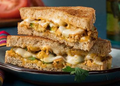 طرز تهیه اسنک با فیلینگ چدار، ساده ترین لقمه خانگی