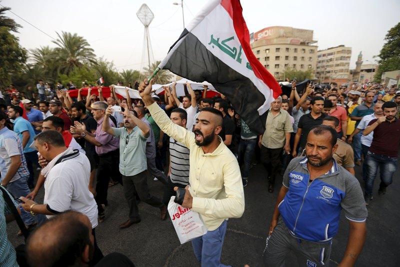 معترضان در عراق با تعلیق تظاهرات به دولت برای اجرای خواسته هایشان مهلت دادند