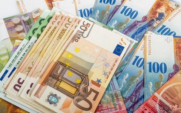 افزایش نرخ رسمی یورو، کاهش نرخ پوند ، نرخ 10 ارز ثابت ماند