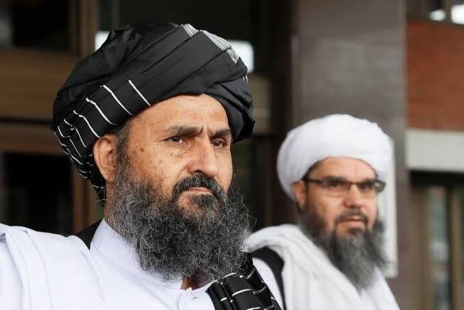 خبرنگاران هیات طالبان با دستور کار صلح افغانستان راهی پاکستان شد