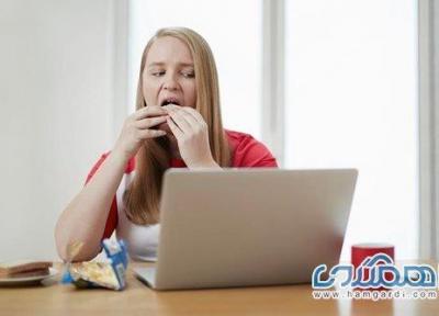 چرا هرگز نباید هنگام کار با کامپیوتر غذا بخوریم؟