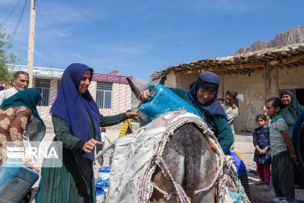 (تصاویر) آبرسانی به روستاهای لردگان با تانکر (تصاویر) آبرسانی به روستاهای لردگان با تانکر