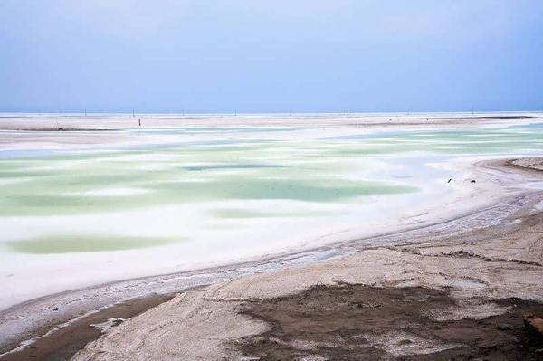 دریاچه نمک چاکا و نگاهی به زیبایی های آینه آسمان