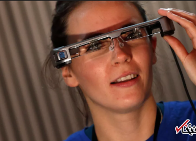ارمغان نو تکنولوژی برای ناشنوایان و کم شنوایان معرفی گشت ، عینک هوشمندی که تمام آواها را زیرنویس می کند